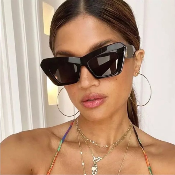 boutique 1 Accessories - NEW ♡  BOSS LADY SQUARE  SUNGLASSES